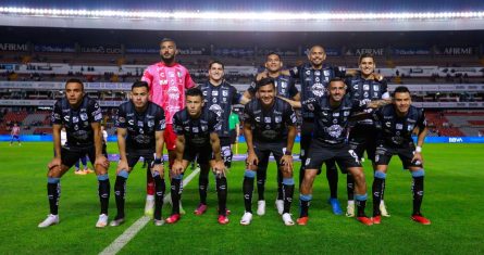 El delantero Pablo Barrera firmó un doblete y el Querétaro apaleó 4-1 al Atlético de San Luis el martes para hilvanar triunfos en el Torneo Clausura de México.