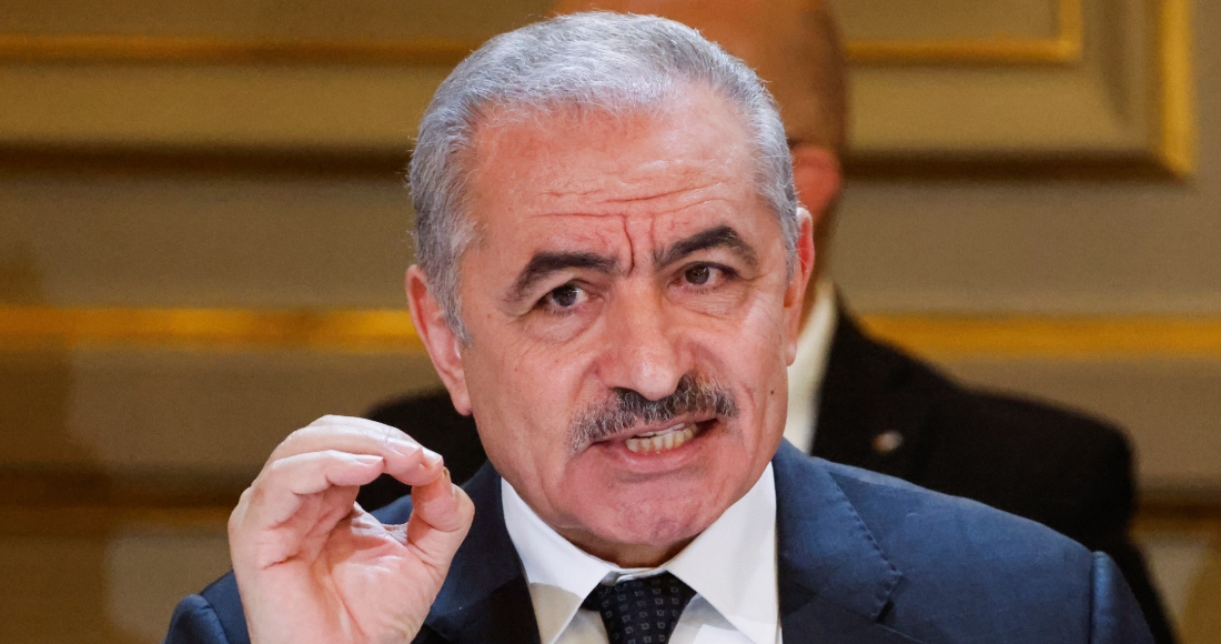 El Primer Ministro palestino, Mohammed Shtayyeh, habla durante una reunión con funcionarios de países occidentales y árabes, Naciones Unidas y organizaciones no gubernamentales en el Palacio del Eliseo en París, el jueves 9 de noviembre de 2023.