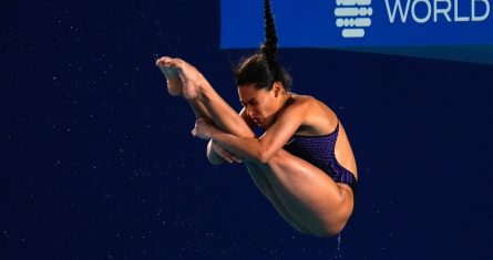 La mexicana Gabriela Agundez Garcia cmpite en la plataforma individual en el Campeonato Mundial de Natación en Doha, Qatar el lunes 5 de febrero del 2024.