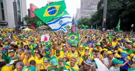 Simpatizantes del expresidente brasileño Jair Bolsonaro se congregan para manifestarle su apoyo el domingo 25 de febrero de 2024, en Sao Paulo.