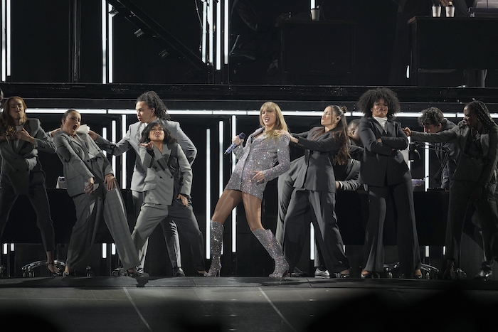 Taylor Swift durante el primer concierto de su gira Eras en el Tokyo Dome, el miércoles 7 de febrero de 2024 en Tokio.