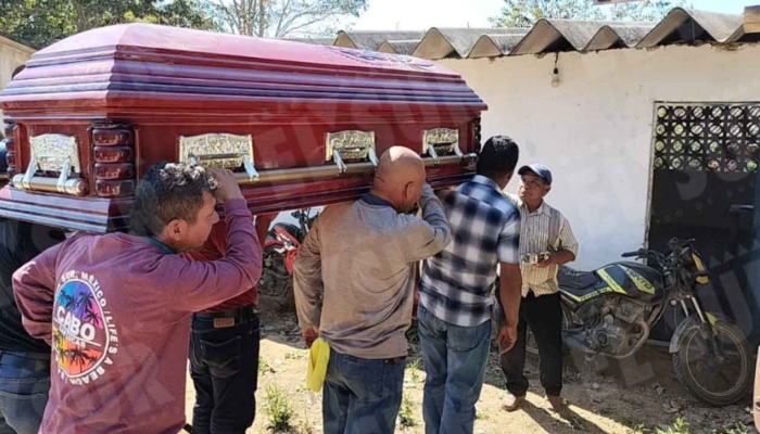 Sepultan al precandidato del Partido del Trabajo (PT) asesinado, Alfredo González Díaz.