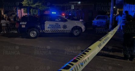 Cuatro personas sin vida y tres heridos fue el saldo que arrojó un ataque armado en una tienda de abarrotes de la colonia San Martín de Porres.