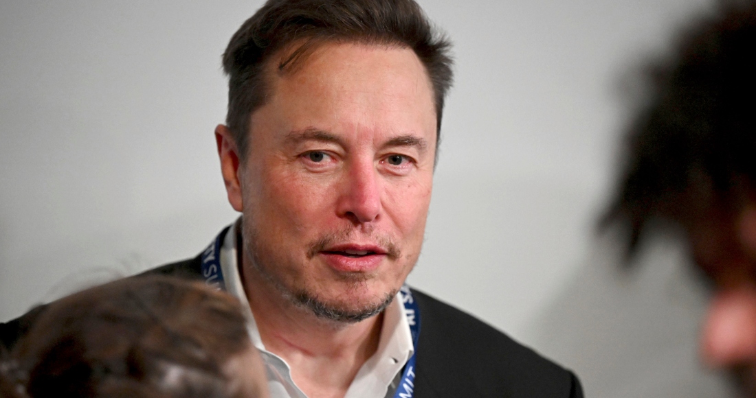 El director general de Tesla, Elon Musk, asiste a la primera sesión plenaria de la Cumbre de Seguridad de la IA en Bletchley Park, el 1 de noviembre de 2023 en Bletchley, Inglaterra. 