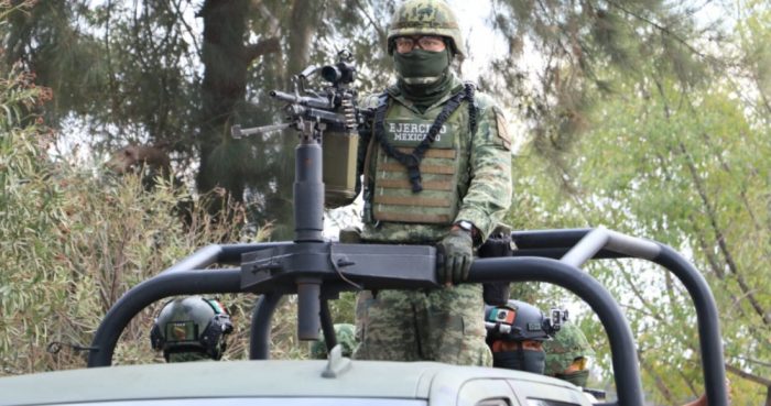 El Ejército mexicano reforzó la seguridad con 550 militares integrantes de la “Fuerza de Tarea Conjunta México” a los municipios de León, Irapuato y Celaya como parte de la Estrategia Nacional de Seguridad.