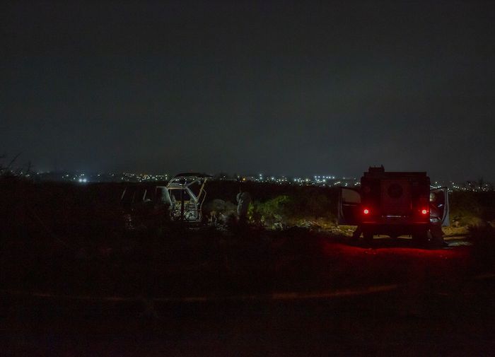 El asesinato masivo se registró en una carretera del municipio de Pesquería, a las afueras de la ciudad de Monterrey, capital del estado de Nuevo León, donde las autoridades localizaron la noche del miércoles un cuerpo y tres cráneos dentro de una camioneta incendiada, informó la Fiscalía de Nuevo León.