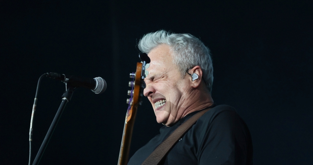 David Summers, de la banda española Hombres G, durante su presentación en el Festival Vive Latino en la Ciudad de México el domingo 17 de marzo de 2024. 