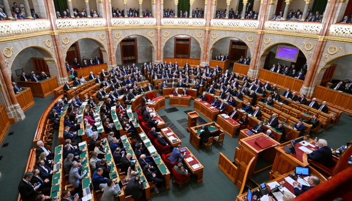 El Parlamento húngaro aprueba el ingreso de Suecia a la OTAN, en Budapest, 26 de febrero de 2024. El Presidente de Hungría sancionó formalmente el martes 5 de marzo de 2024 una ley que aprueba el ingreso de Suecia a la OTAN, tras 18 meses de demoras que provocaron iras en la alianza, que busca ampliarse en respuesta a la guerra rusa en Ucrania.