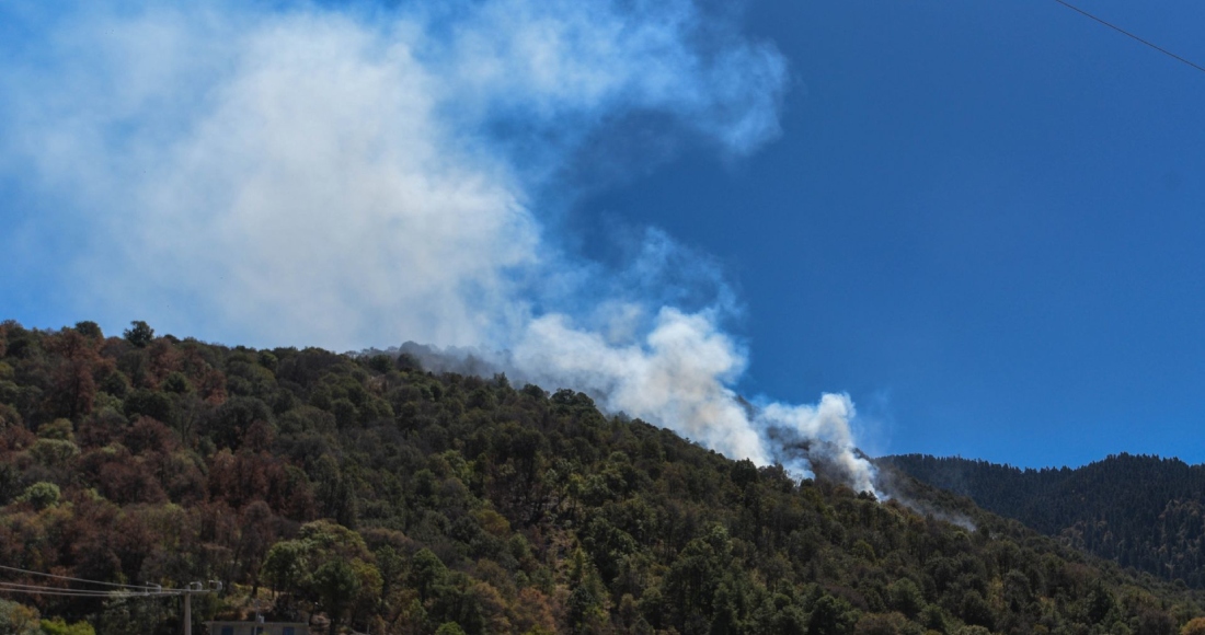 Los bosques de la montaña de Lerma de las comunidades Xochicuahutla, Huitzizilapan y Tlamimilolpan, del municipio de Lerma, llevan varios días incendiándose.