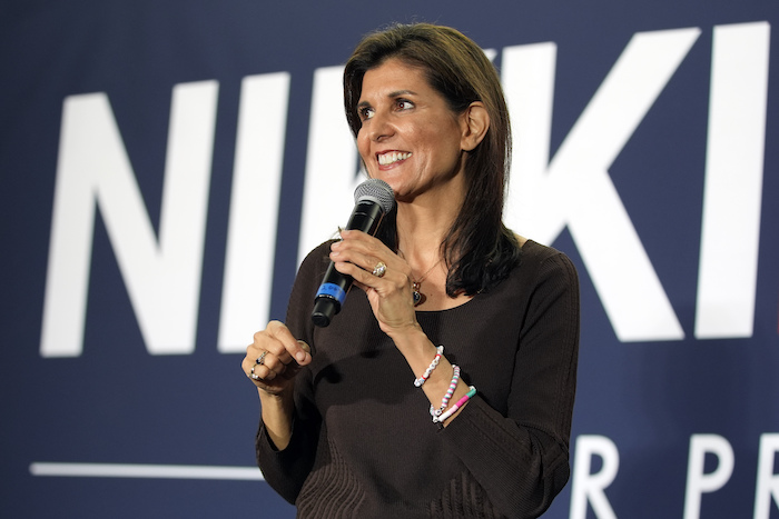 La precandidata presidencial republicana y exembajadora ante la ONU, Nikki Haley, habla en un evento de campaña el jueves 29 de febrero de 2024, en Falls Church, Virginia.