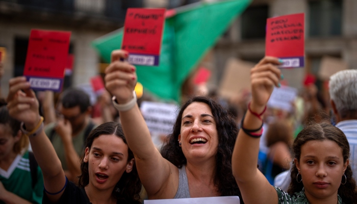 Manifestantes durante una protesta contra al presidente de la Federación Española de fútbol Lui Rubiales, el 4 de septiembre de 2023, en Barcelona.