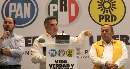 Los líderes partidistas Jesús Zambrano (PRD); Marko Cortés (PAN), y Alejandro Moreno Cárdenas (PRI), quienes conforman la alianza Fuerza y Corazón por México ofrecieron una conferencia de prensa para dar a conocer que presentaron una denuncia penal ante la FGR ya que su adversario político Morena ha postulado a candidatos o sumado operadores políticos que cuentan con denuncias penales o han purgado condenas; como al ex gobernador Eugenio Hernández; Raymundo Martínez, ex alcalde de Toluca, o Eukid Castañón Herrera, ex operador político de los Moreno Valle.