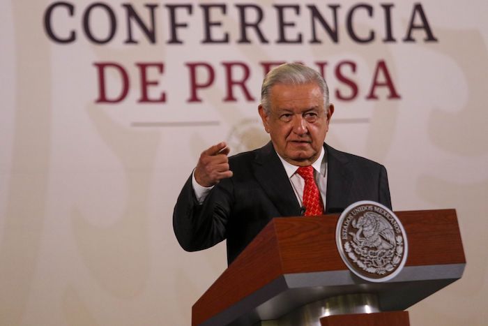 El Presidente Andrés Manuel López Obrador consideró que sus adversarios "están muy desesperados".