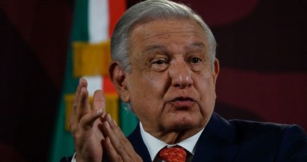 Andrés Manuel López Obrador, Presidente de México, responde a las preguntas de los medios de comunicación durante la conferencia "mañanera".