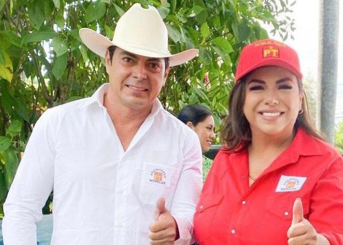 Rodolfo Tapia López viajaba en un coche sedán color blanco, en compañía de su asistente, quien también resultó ileso en el ataque armado.