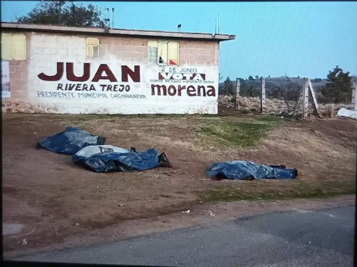 Los cuerpos de los policías estatales que murieron durante el enfrentamiento en Chignahuapan, Puebla.