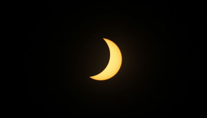 Tapatíos visitaron el centro de la ciudad para observar del eclipse total de sol, fenómeno astronómico que se puede apreciar cada 33 años.