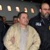 Agentes escoltan a Joaquín "El Chapo" Guzmán a su llegada en avión para ser trasladado en una furgoneta en el aeropuerto MacArthur de Long Island, en Ronkonkoma, Nueva York, el 19 de enero de 2017. Guzmán escribió una carta a finales de marzo que se ha conocido ahora al juez Brian Cogan, de la Corte del Distrito Este de Nueva York, quejándose de que no puede hacer llamadas telefónicas ni recibir visitas de sus familiares en la prisión de máxima seguridad en Estados Unidos.