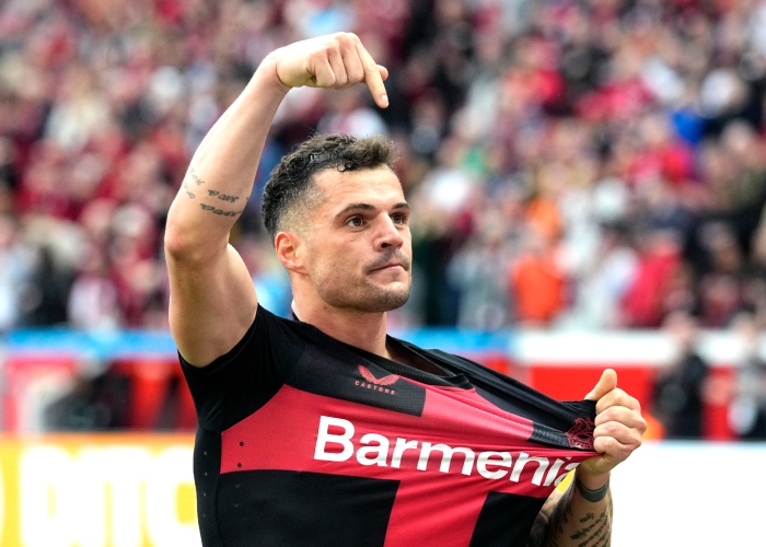 Granit Xhaka del Bayer Leverkusen celebra el segundo gol de su equipo en el encuentro ante el Werder Bremen que llevó a que el Bayer se consagrara campeón de la Bundesliga el domingo 14 de abril del 2024.