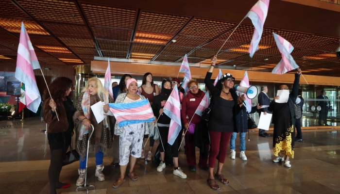 En México, activistas exigen una Ley Integral Trans. Enel país, según conteos de la Asamblea Trans y No binarie, hasy registrados al menos 20 transfeminicidios en lo que va del año.