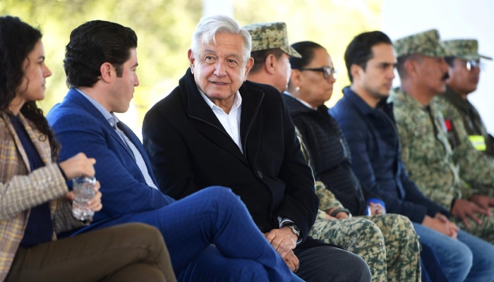 El Presidente Andrés Manuel López Obrador junto al Gobernador de Nuevo León, Samuel García, junto a militares, la Inauguración del Acueducto “El Cuchillo II”.