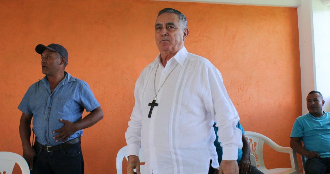 Monseñor Salvador Rangel, obispo de la Diócesis Chilpancingo-Chilapa, llega a un encuentro con personas desplazadas por la violencia, el 18 de julio de 2018, en Los Morros, Guerrero, México.