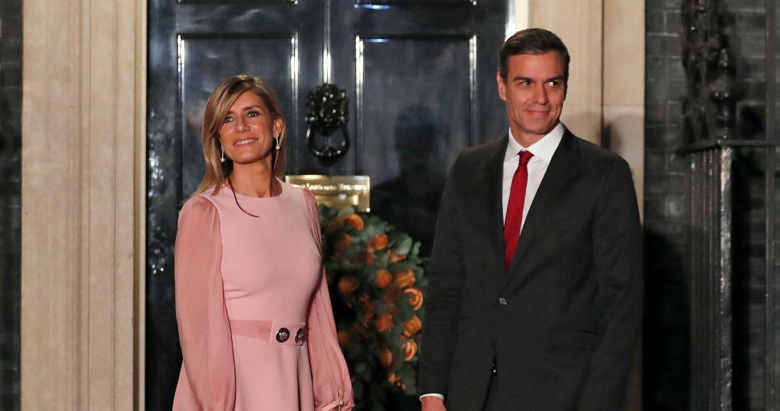 El Presidente del Gobierno español, Pedro Sánchez, y su esposa Begoña Gómez llegan al número 10 de Downing Street en Londres, el 3 de diciembre de 2019.