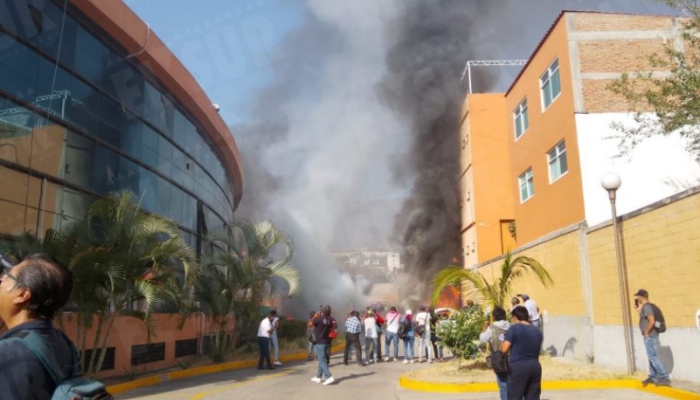 La Gobernadora Evelyn Salgado suspendió un acto oficial ante las protestas de los manifestantes.