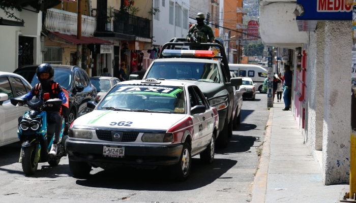 A ochos días del paro de actividades y la promesa gubernamental de que este día sería restablecido en su totalidad el transporte público en la capital, el transporte local opera de manera parcial. En un recorrido, se pudo constatar la circulación de unidades del transporte de las rutas del sur de la ciudad como Guerrero 200, Villar Vicente, Río Azul; o del norte, como Albergue Tutelar, Izazaga, Sedue; del poniente como PRD, PRI o Play de Ayala; del oriente como Indeco o de Los Ángeles, estas últimas las rutas más afectadas por la violencia contra el sector transportista. Algunas dijeron que tardaron lo doble de los normal en esperar la llegada de las urvan, otras más tuvieron la suerte de tomar el servicio rápido como un día normal.