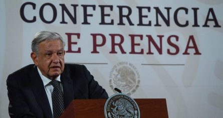 El Presidente Andrés Manuel López Obrador lamentó la mañana de este miércoles la muerte de ocho trabajadores agrícolas mexicanos en el accidente vehicular que se registró ayer en Florida, Estados Unidos, y dio a conocer que ya se trabaja en la identificación de los fallecidos y de los siete heridos.