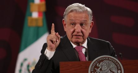 El Presidente Andrés Manuel López Obrador hizo un llamado a votar de manera consciente, en libertad y por lo que dicte la conciencia de cada persona en las próximas elecciones del 2 de junio, pues no sólo se trata de elegir a las autoridades o a los partidos que van a gobernar, sino al proyecto de Nación.