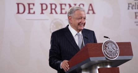 Andrés Manuel López Obrador, Presidente de México, informó la mañana de este martes que ya recibió la notificación del Tribunal Electoral del Poder Judicial de la Federación (TEPJF) para que se editen las conferencias de prensa matutinas, tal y como había ordenado la Comisión de Quejas y Denuncias del Instituto Nacional Electoral (INE) con el objetivo de "eliminar las expresiones que constituyan infracciones a la normativa electoral".