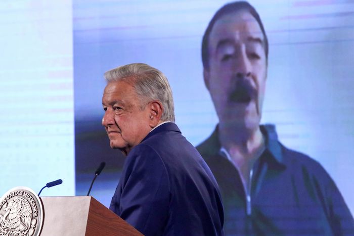 El Presidente Andrés Manuel López Obrador divulgó una entrevista que recientemente ofreció Mike Vigil, exdirector de operaciones internacionales de la Administración de Control de Drogas de Estados Unidos (DEA, por sus siglas en inglés), a Grupo Fórmula, la cual aprovechó para responder al reporte anual que recientemente se publicó sobre los cárteles del narcotráfico en México.