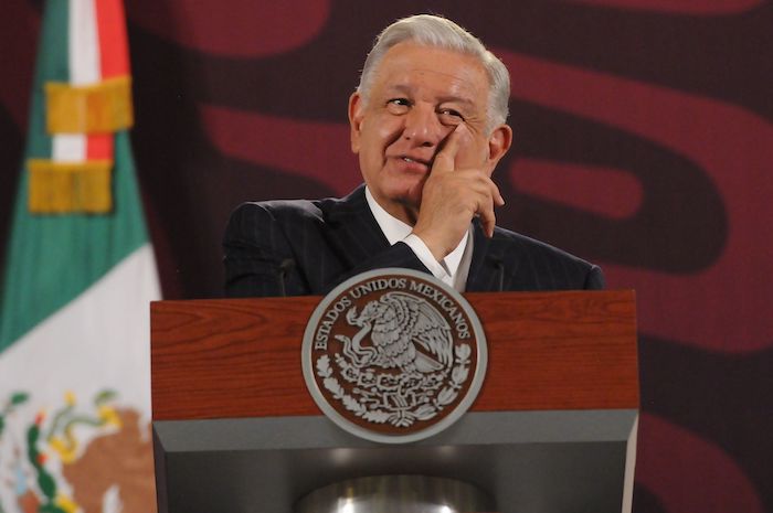 El Presidente Andrés Manuel López Obrador desmintió la mañana de este martes una publicación falsa que se atribuyó a Rubén Aguilar, exvocero de Vicente Fox Quesada, en la que se decía que se iba a divorciar de su esposa Beatriz Gutiérrez Müller.