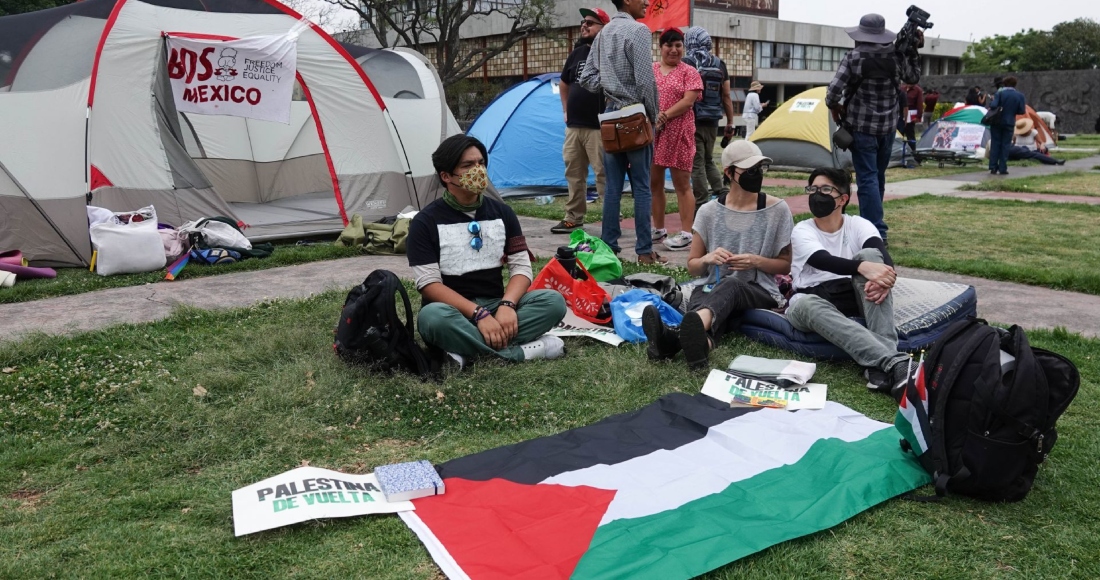 Estudiantes de la Asamblea interuniversitaria instalaron un campamento en solidaridad con Palestina, en las inmediaciones de la Rectoría de Ciudad Universitaria. Palestina continúa bajo ataques por parte del ejército israelí mientras la presión internacional se ha intensificado con protestas en universidades de Estados Unidos, Alemania y Francia.