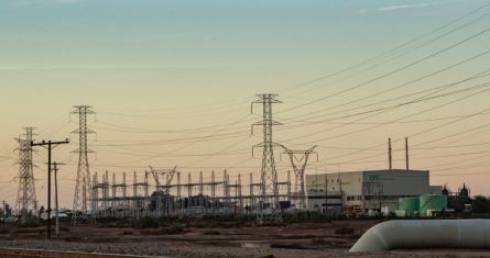 Central Geotermoeléctrica Cerro Prieto en el Valle de Mexicali perteneciente a la red de producción eléctrica nacional de la Comisión Federal de Electricidad (CFE).