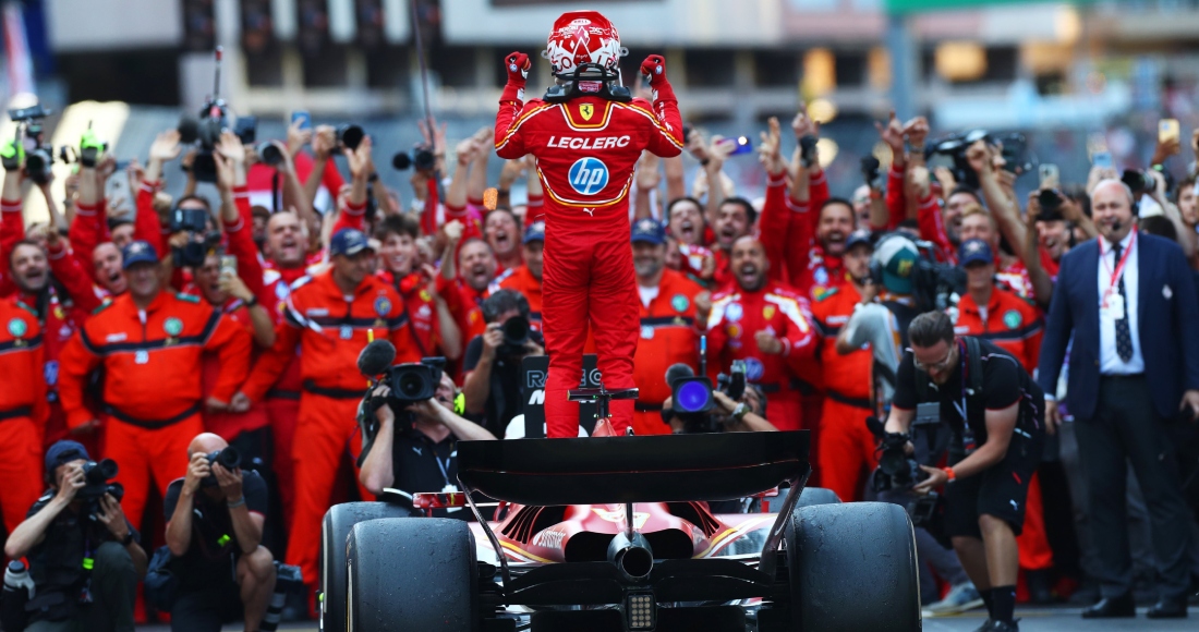 El piloto monegasco Charles Leclerc (Ferrari) ha triunfado este domingo en su casa al ganar la accidentada carrera del Gran Premio de Mónaco, octava prueba del Mundial de Fórmula 1, por delante del australiano Oscar Piastri (McLaren) y del español Carlos Sainz (Ferrari), mientras que Fernando Alonso (Aston Martin) ha terminado undécimo.