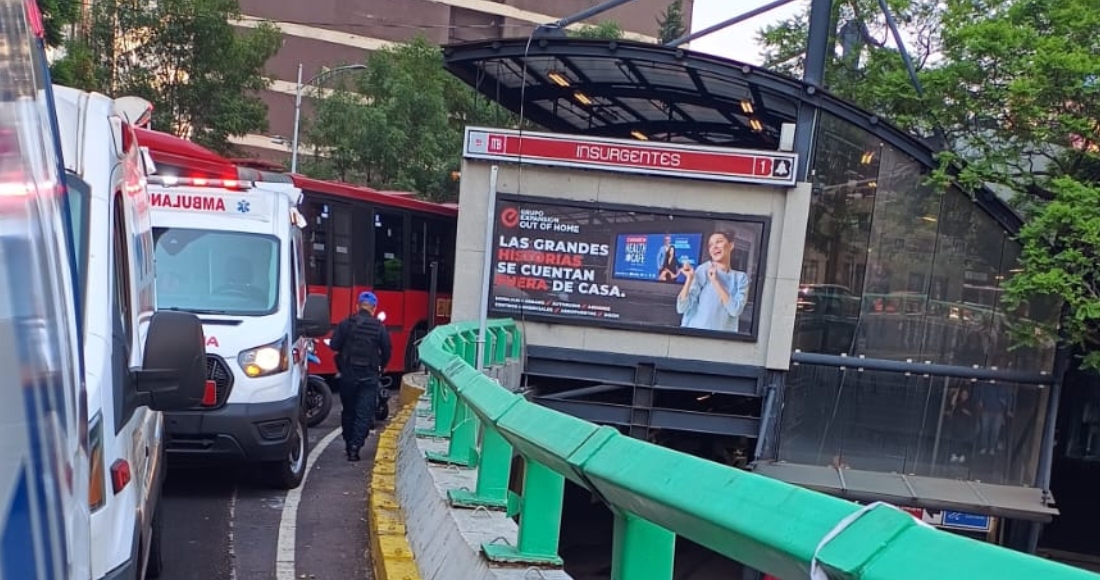 Esta mañana se registró un choque de dos unidades de Metrobus.