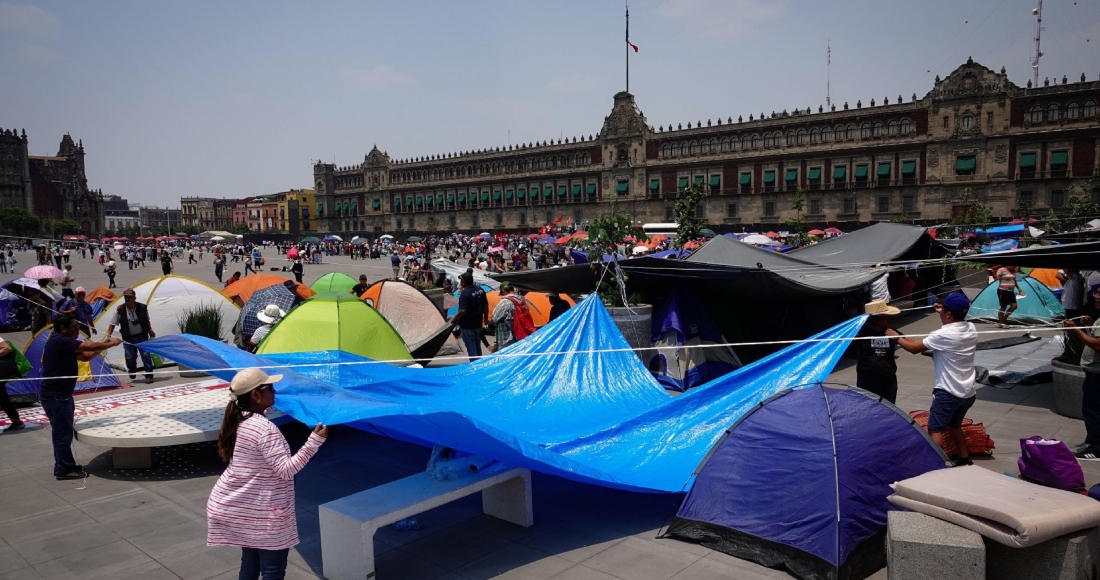 Maestros de la Coordinadora Nacional de los Trabajadores de la Educación (CNTE), realizaron una marcha que partió del Ángel de la Independencia rumbo a la Plaza de la Constitución esto en e marco del Día del Maestro.