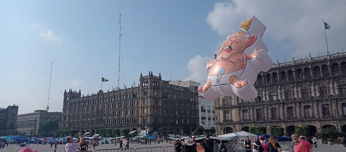 En la concentración de la llamada "Marea Rosa", también se manifestaron contra el Gobierno del Presidente Andrés Manuel López Obrador.