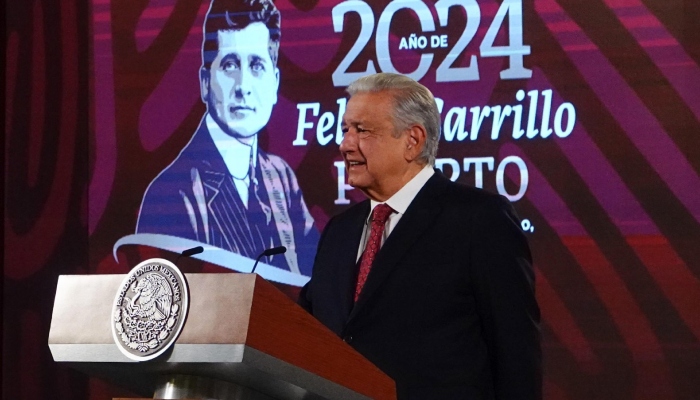 Andrés Manuel López Obrador, Presidente de México, y Octavio Romero Oropeza, director general de Petroleros Mexicanos, durante la conferencia matutina, en la cual se habló sobre o transparencia de Pemex, luego de diversas acusaciones de supuesta corrupción. 