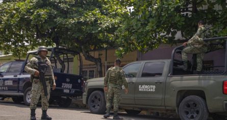 Militares en una comunidad de Chiapas donde fue encontrada una granada de fragmentación. Foto: Damián Sánchez Jesús, Cuartoscuro.Militares en una comunidad de Chiapas donde fue encontrada una granada de fragmentación.