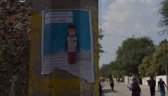 Javier Modesto Moreno, de tres años de edad, se encuentra desaparecido desde el 15 de mayo, y su nombre fue repetido hoy en numerosas ocasiones, entre los límites de León y Romita, por donde se realizó la búsqueda. 