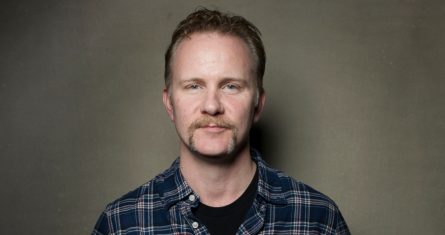 El director Morgan Spurlock de la película "Focus Forward" posa en el Festival de Cine de Sundance en Fender Music Lodge el 21 de enero de 2013 en Park City, Utah. Spurlock, quien fue nominado al Oscar e hizo de la comida y las dietas estadounidenses el trabajo de su vida, comiendo sólo en McDonald's durante un mes para ilustrar los peligros de una dieta de comida rápida, ha muerto. Tenía 53 años.