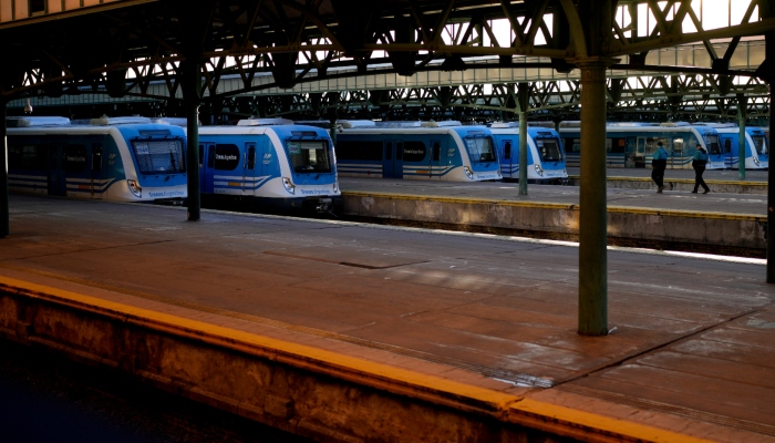 Los andenes de la Estación Constitución están vacíos de viajeros debido a una huelga general contra las reformas del Presidente Javier Milei en Buenos Aires, Argentina, el jueves 9 de mayo de 2024. 