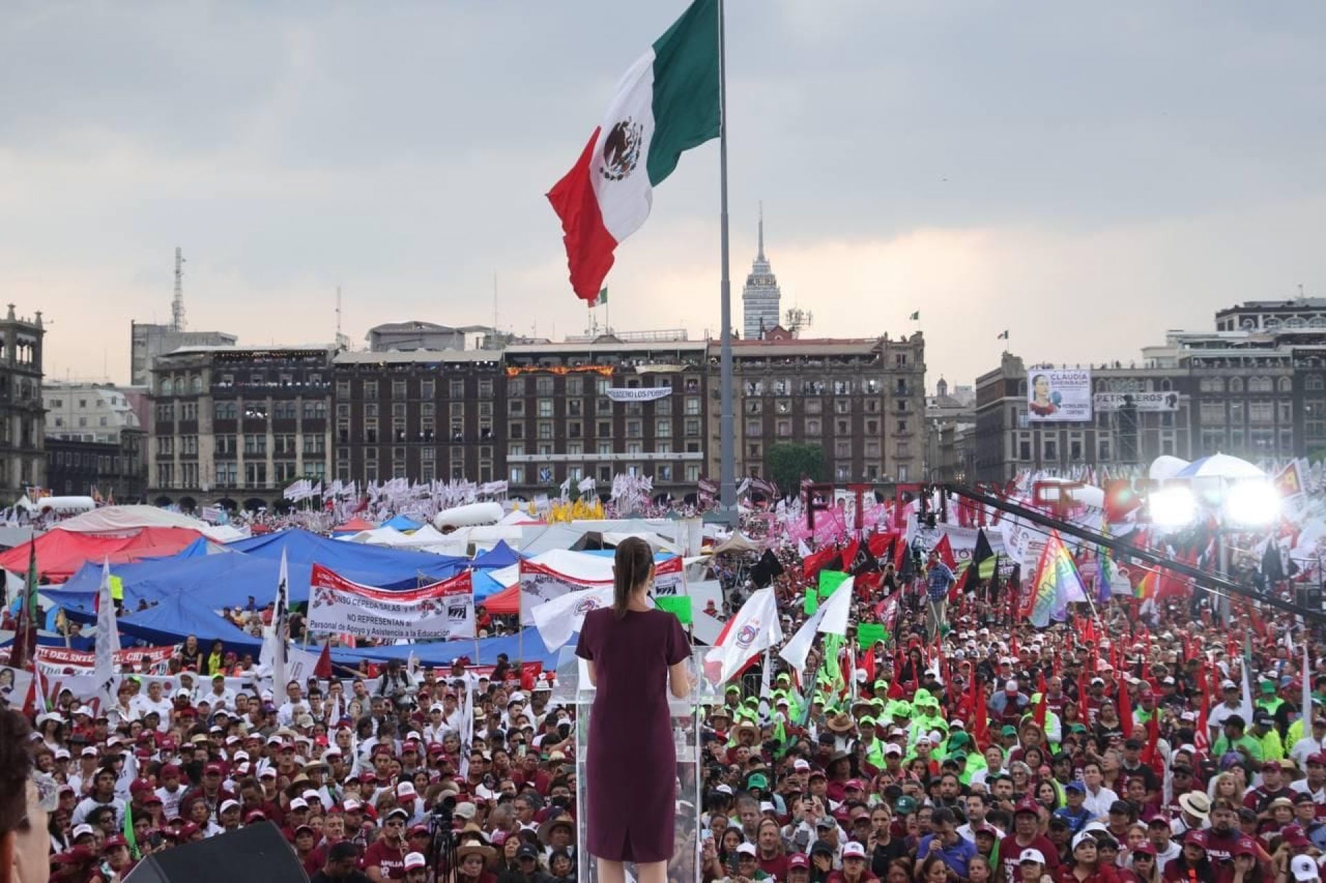 Claudia Sheinbaum durante el cierre de campaña realizado en el zócalo capitalino.