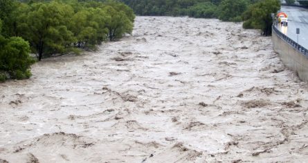 La tormenta tropical Alberto entró al estado de Nuevo León este jueves por la madrugada, donde se esperan lluvias hasta el día sábado como el remanente de depresión tropical. Algunos cruces con riesgo de inundación han sido cerradas a la vialidad. Según informes de la CONAGUA, las presas del estado han crecido considerablemente, la Presa de la Boca tiene un llenado del 90% y se estima abrir sus compuertas en las próximas horas, así mismo el incremento se registra en las presas Cerro Prieto, El Cuchillo y el Cuchillo II.