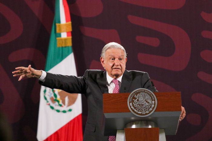 El Presidente Andrés Manuel López Obrador aseguró que la lección de la elección del pasado 2 de junio es que en una auténtica democracia, el pueblo manda y decide, no una minoría. Por ello, pidió hacer un ejercicio de autocrítica sobre lo ocurrido en las urnas.