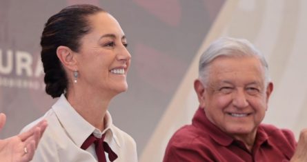 El Presidente Andrés Manuel López Obrador prometió que habrá continuidad con Claudia Sheinbaum Pardo, virtual Presidenta electa de México, ya que el relevo generacional está garantizado; y aseguró que "no va a haber retrocesos" en el movimiento de la llamada Cuarta Transformación una vez que ella asuma el poder, algo que ocurrirá el próximo 1 de octubre.