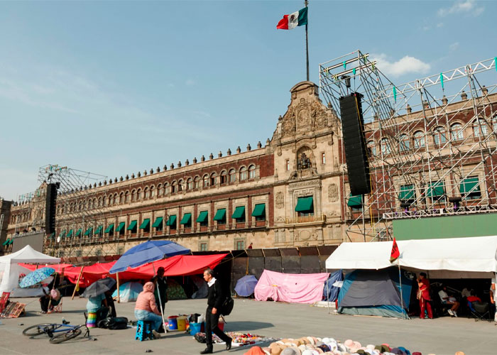 cnte-zocalo-planton-amlo-sheinbaum-3